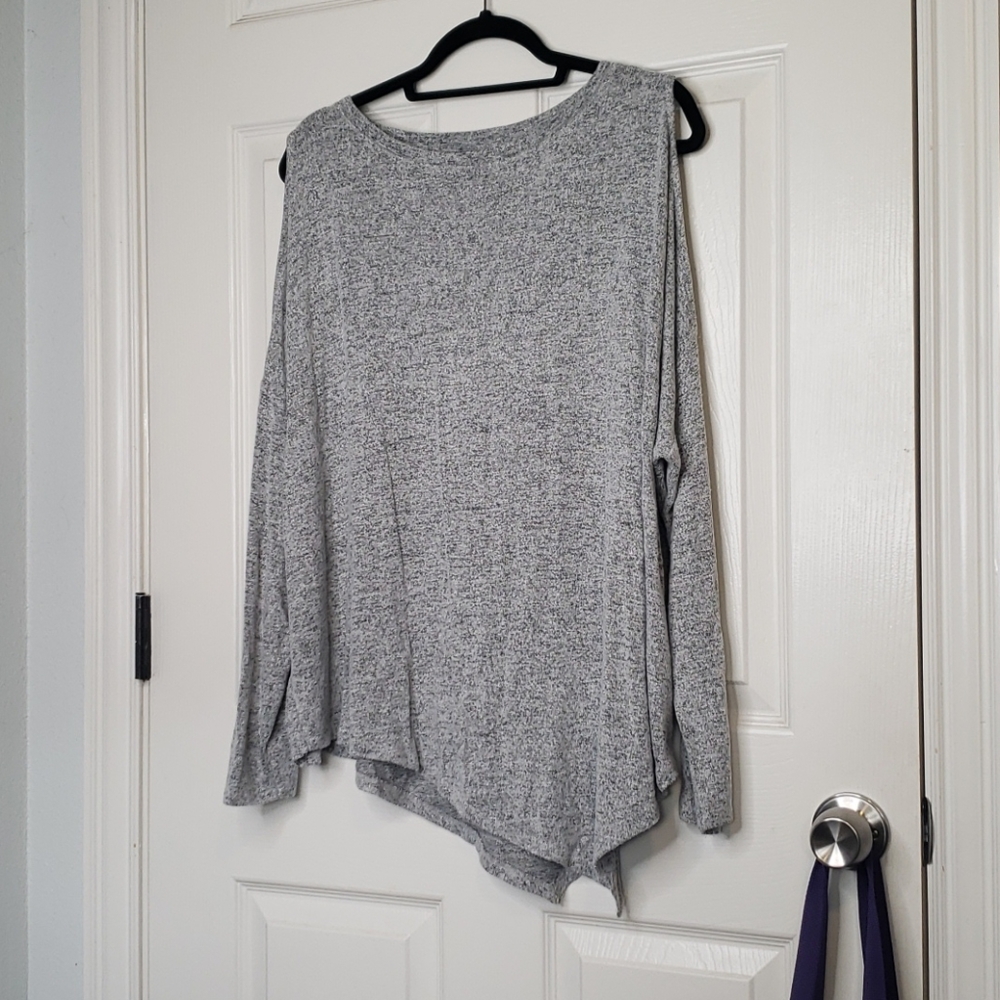 Asymmetrical cold sholder sweater